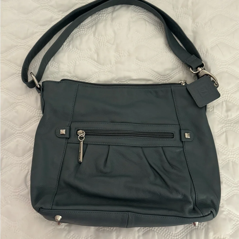 STONE MOUNTAIN LEATHER FROM THE STAMFORD COLLECTION dusty blue NWOT